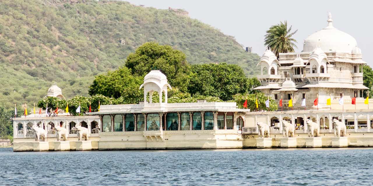 Jagmandir Isla Udaipur, Rajasthan (Entry Fee, Timings & History)