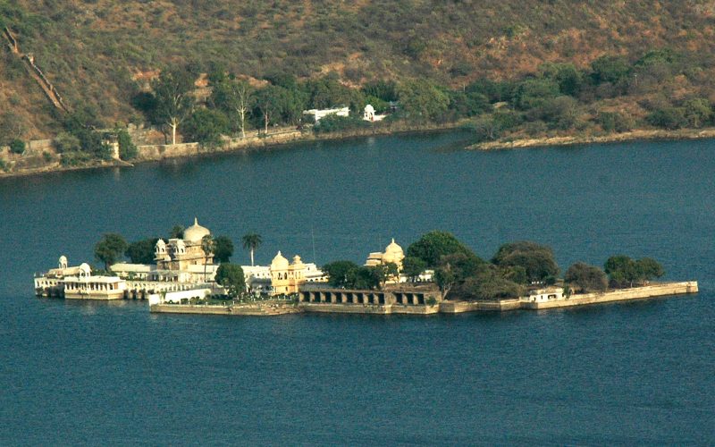 Jagmandir Isla Udaipur, Rajasthan (Entry Fee, Timings & History)