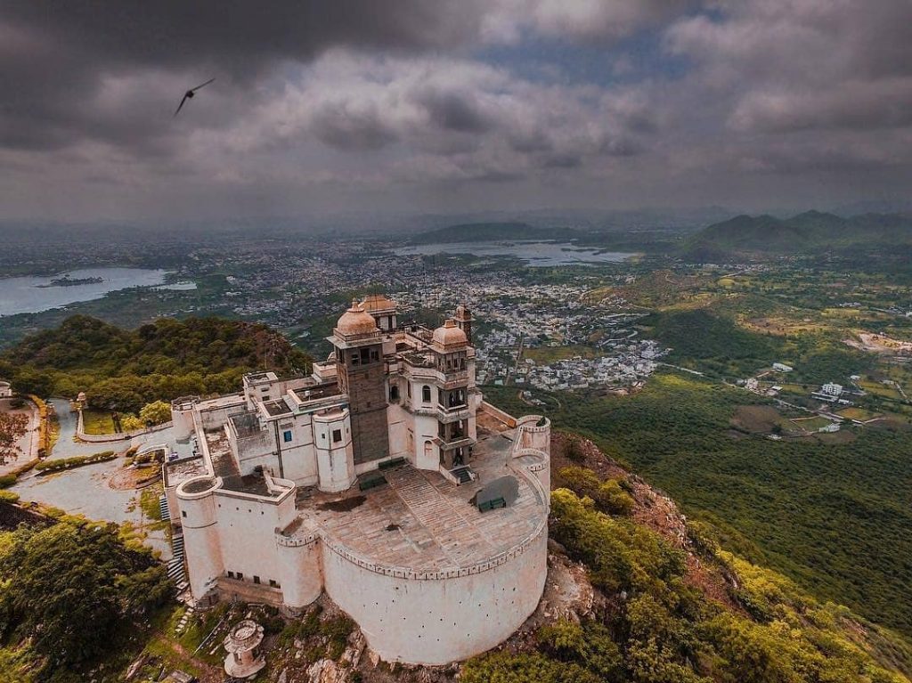 Sajjangarh Palace Udaipur, Rajasthan (Entry Fee, Timings & History)